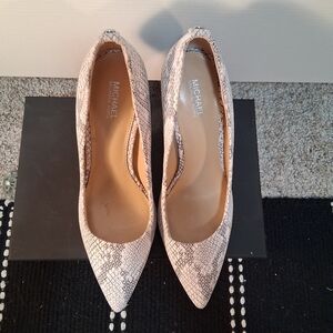 Michael Kors Women's Sand Embossed Faux Snakeskin Leather Pumps Sz 9-9.5